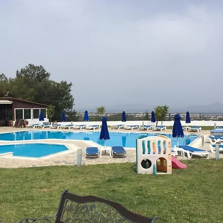 Helena Christina Aparthotel Asgourou