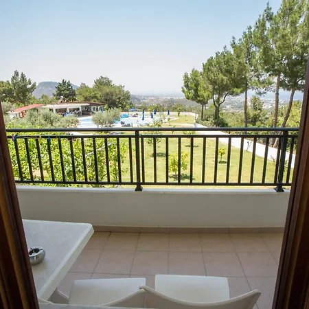 Aparthotel Helena Christina 3*
